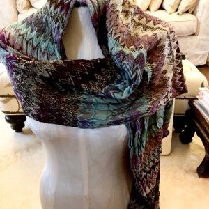 Scarf with brilliant color and pattern